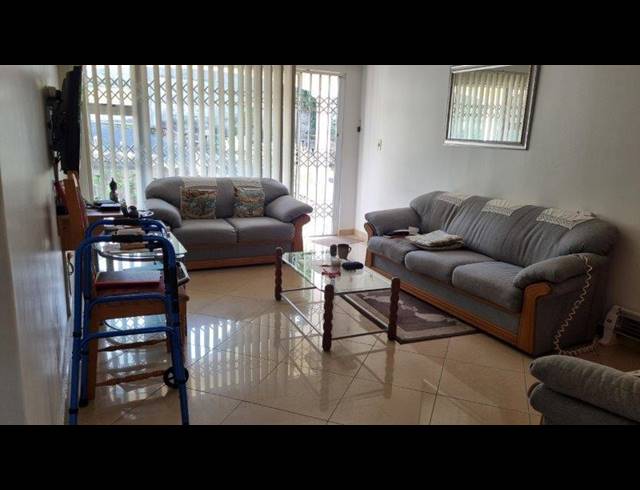 2 BEDROOM SIMPLEX FOR SALE IN ESCOMBE